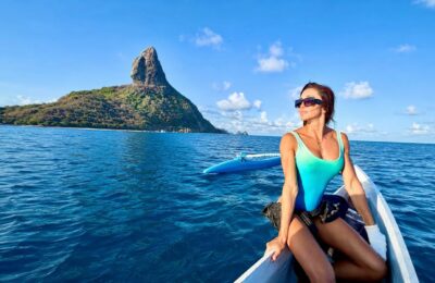 Tayane Dalazen explica que entrou no mar para observar os tubarões em seu ambiente natural, sem o objetivo de tocá-los, provocá-los ou produzir uma imagem de impacto para publicação.