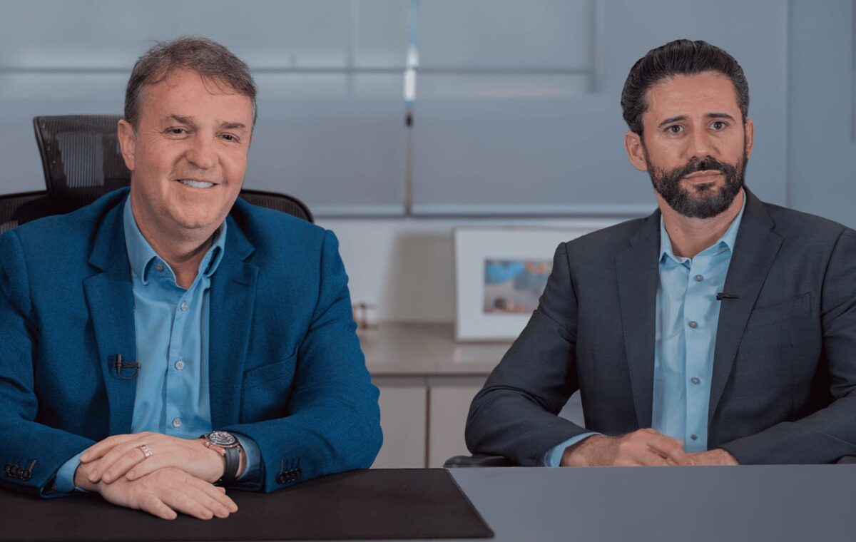 Paulo Santana e Leonardo Oliveira, sócios fundadores do IPOG, à frente de uma trajetória que começou em Goiânia e ganhou alcance nacional ao longo de 25 anos.