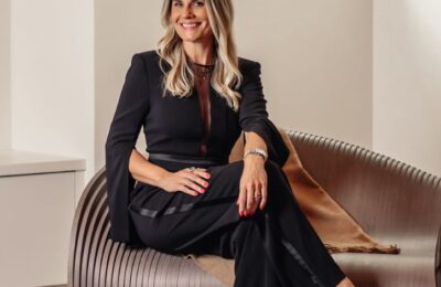 Andria Tagliari consolida sua atuação no design de luxo com projetos que unem rigor técnico, estética refinada e elevação do valor percebido dos imóveis
