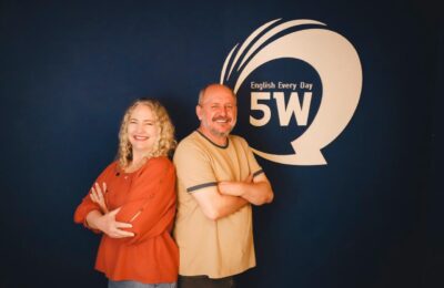 5W English, braço da Global Way Idiomas, oferece método, material, marca e suporte a professores de inglês, sem o formato de franquia.