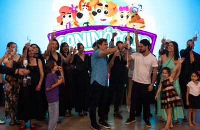 Caninópolis celebrou 1 milhão de inscritos no YouTube e ganhou as placas de Disco de Ouro e Disco de Platina.