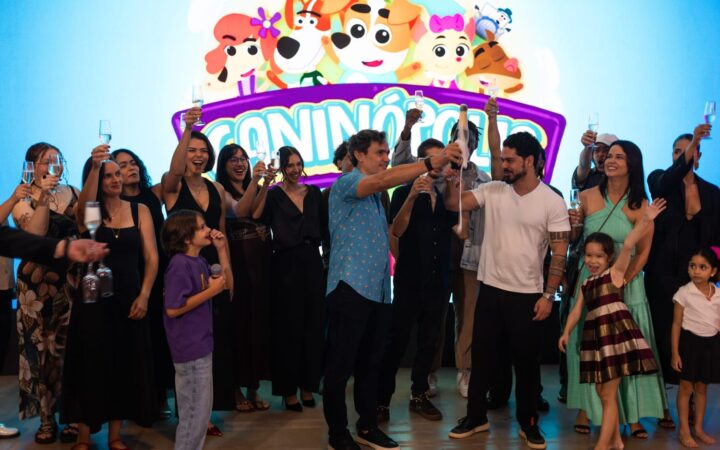 Caninópolis celebrou 1 milhão de inscritos no YouTube e ganhou as placas de Disco de Ouro e Disco de Platina.