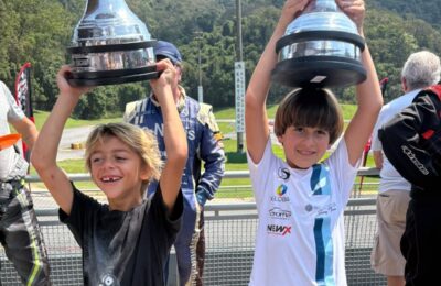 Daniel Lancaster acompanha estreia do filho no kart.