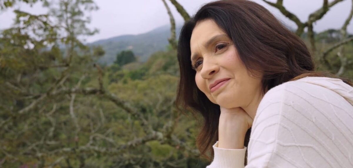 Andréa Vilas Boas, gerente de Tecnologia da Informação, virou a voz do Outubro Rosa da Mahogany.