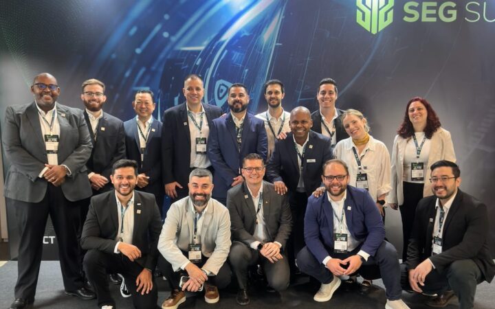 Equipe Axis Communications no evento.