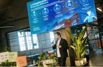 Alexandre Azevedo, CEO da White Cube, apresentando a palestra sobre "A Virada Biônica" na Semana Caldeira 2026