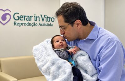 Emílio: Mãe homenageia médico e dá seu nome ao filho após tratamento de fertilidade.