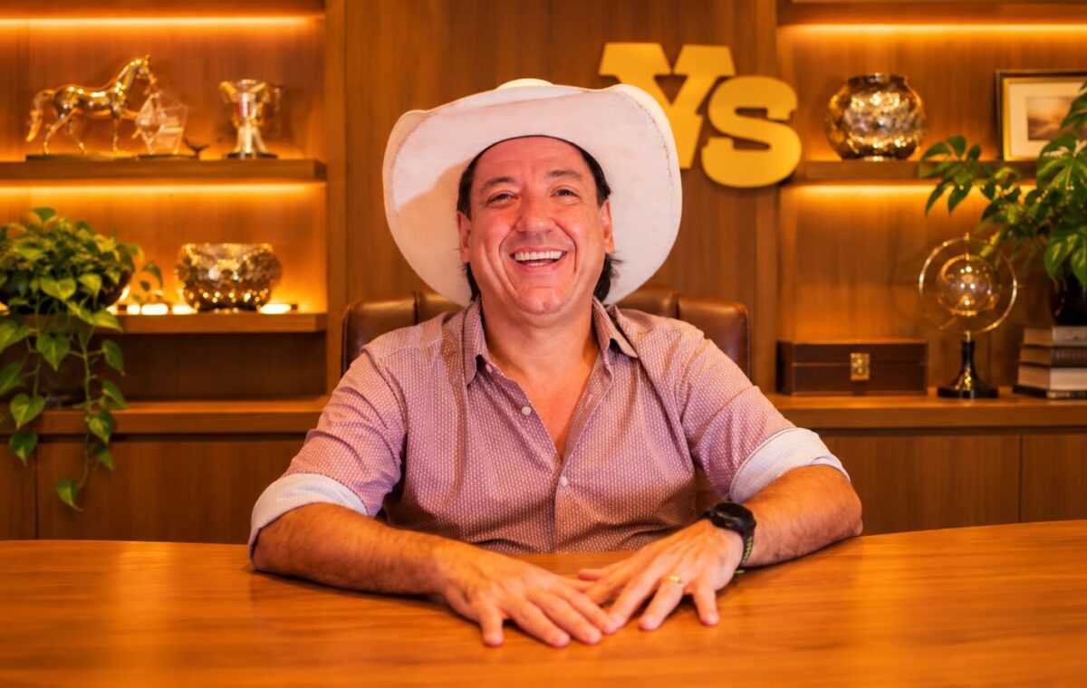 Matheus Calil é empresário do entretenimento e fundador da Viola Show, além de ter uma carreira construída a partir de sua relação com a música sertaneja.